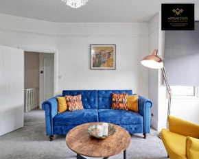 Deluxe Apartment in Southend-On-Sea by Artisan Stays I Weekly or Monthly Stay Offer I Free Parking I Sleeps 5